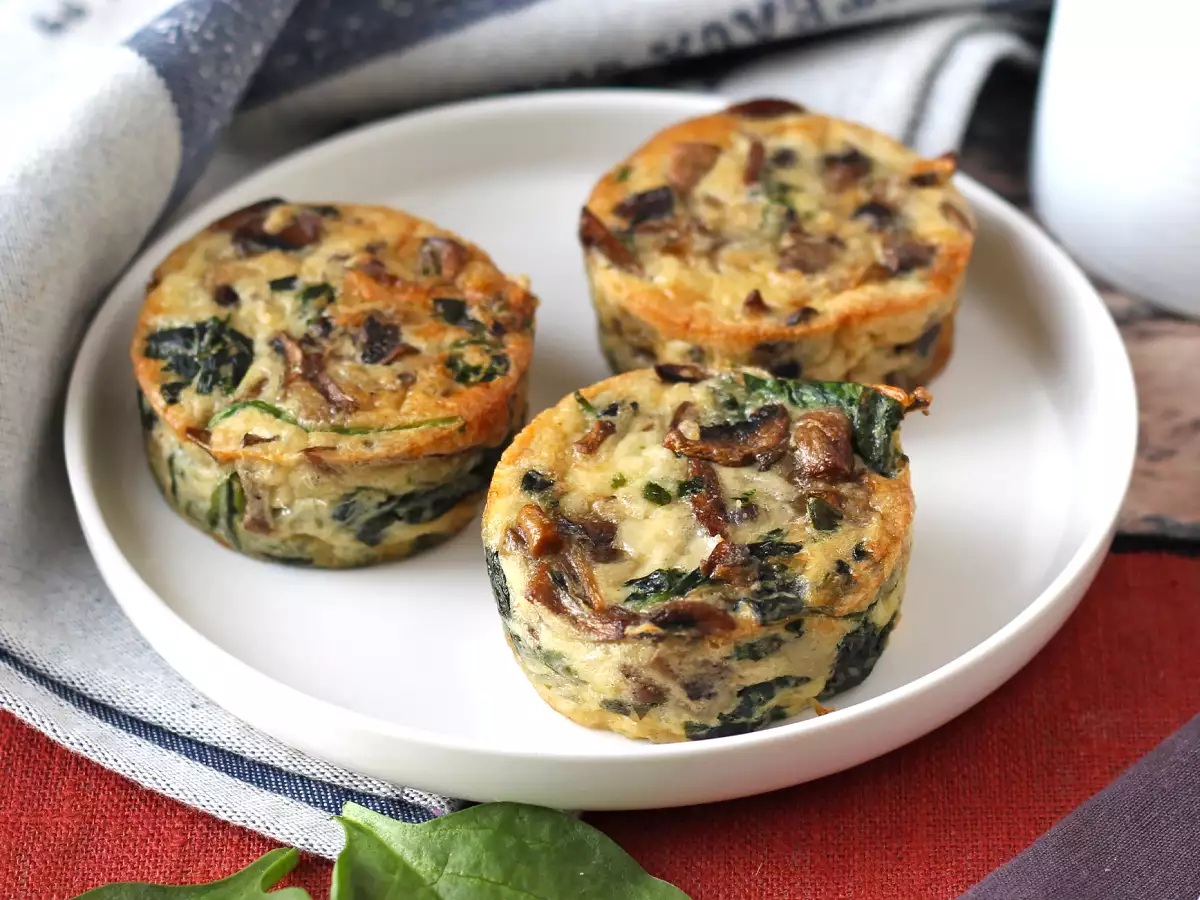 Muffins de espinafre e cogumelos